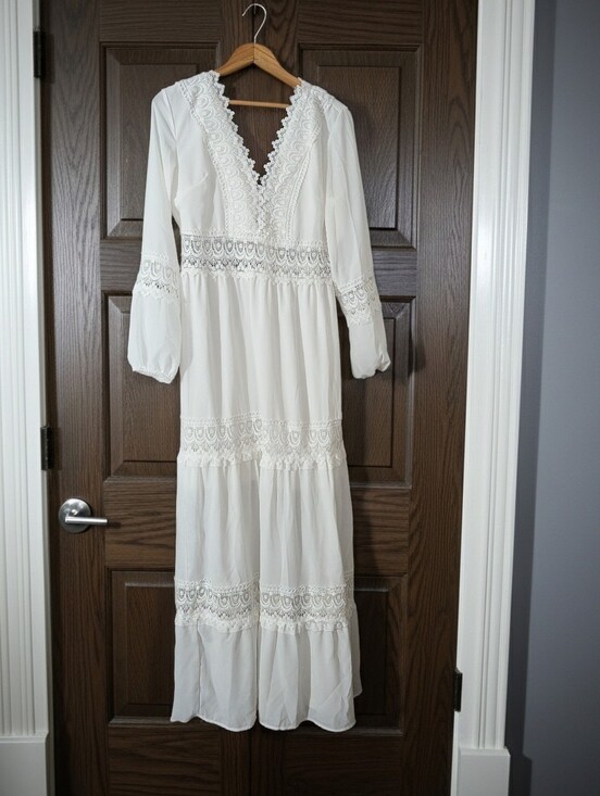 Dresses & Skirts - Elegant White Lace Maxi Dress with V-Neck